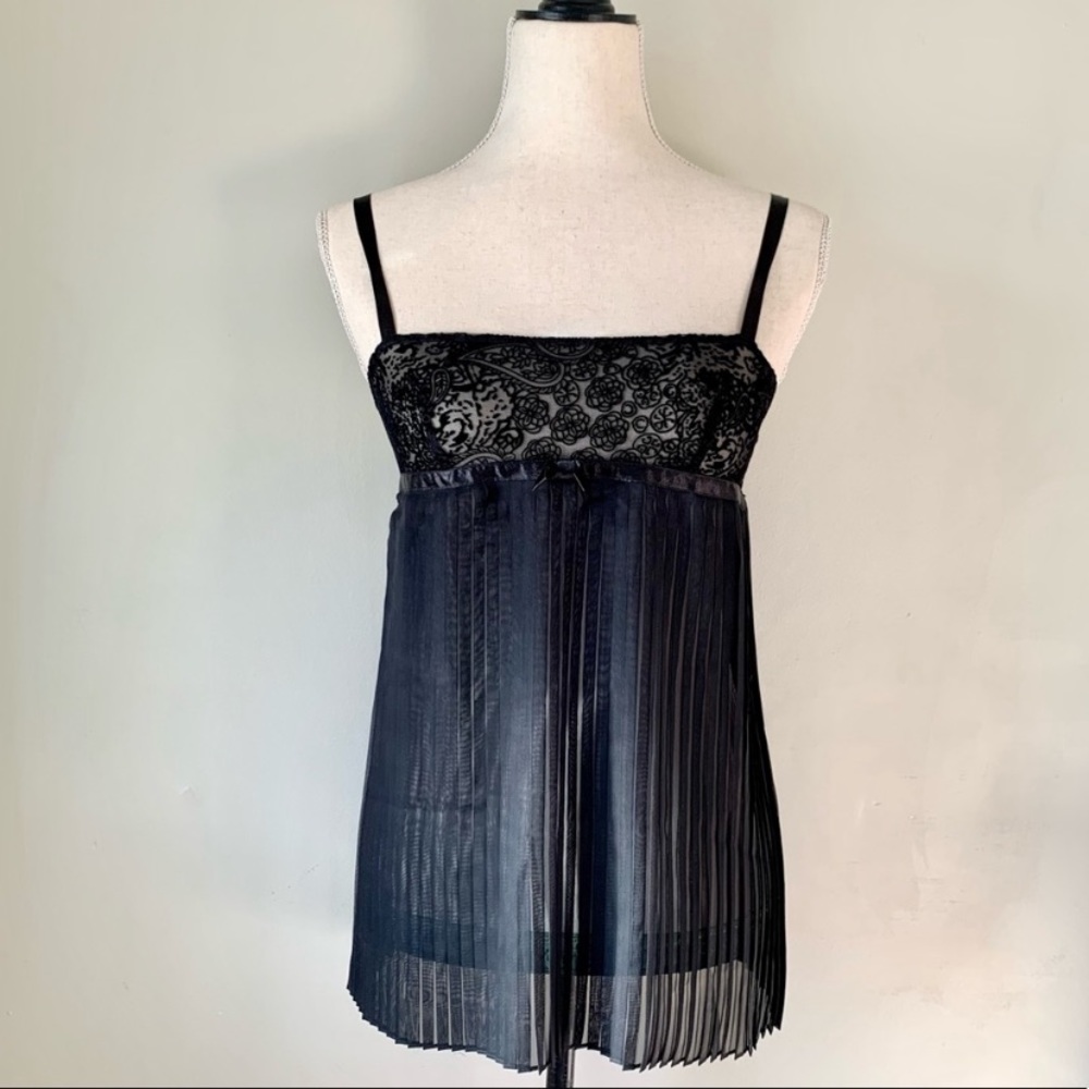 RARE Vintage Y2K Victoria’s Secret Pleated Black Babydoll Slip•Like New